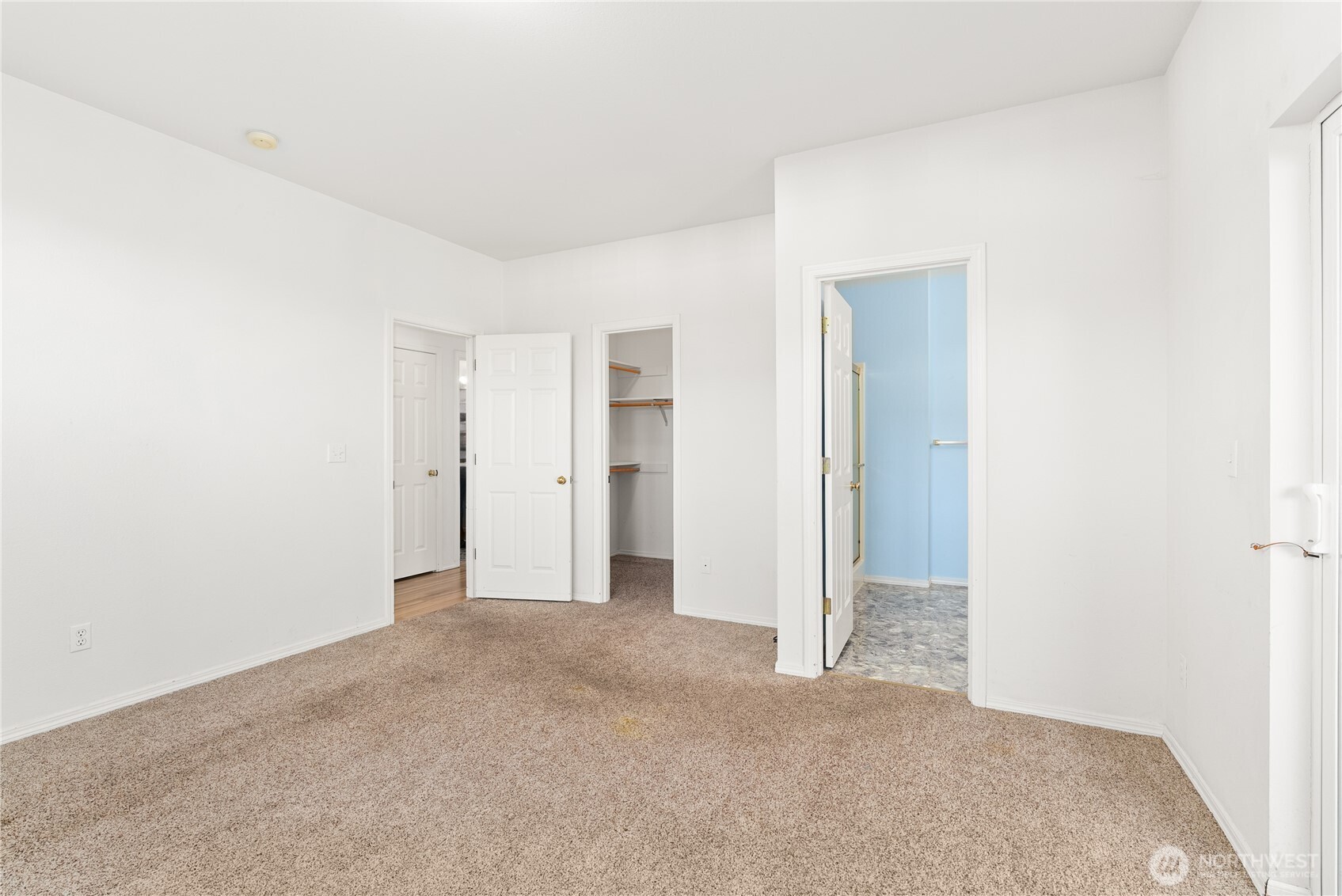 905 Landing Way Property Photo 15