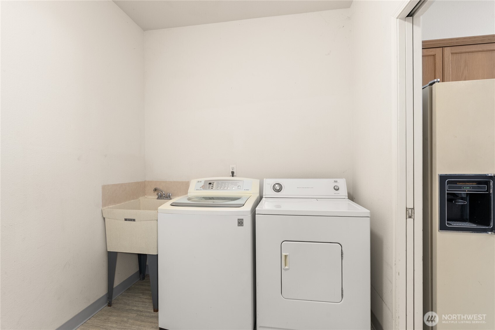 905 Landing Way Property Photo 21