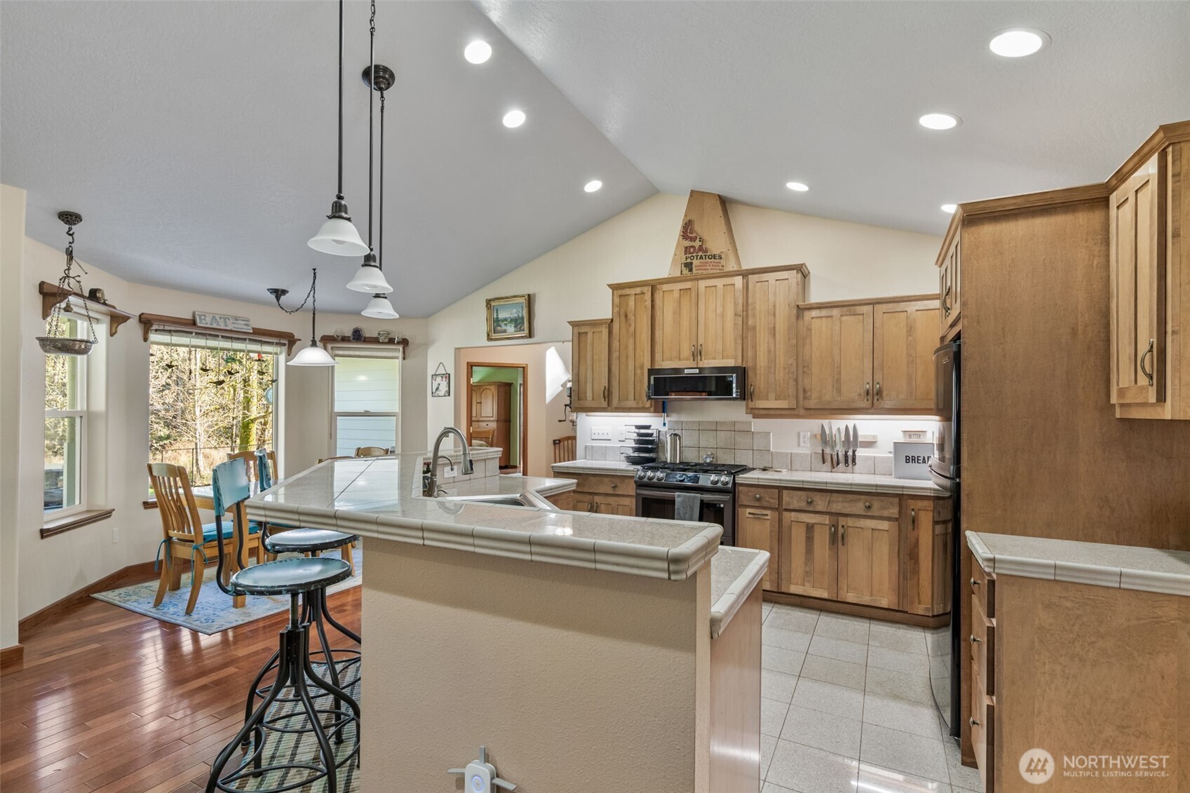 142 River Heights Property Photo 7