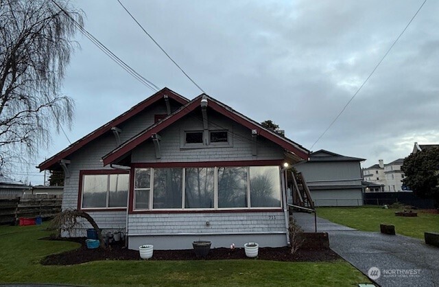 711 N Property Photo 3
