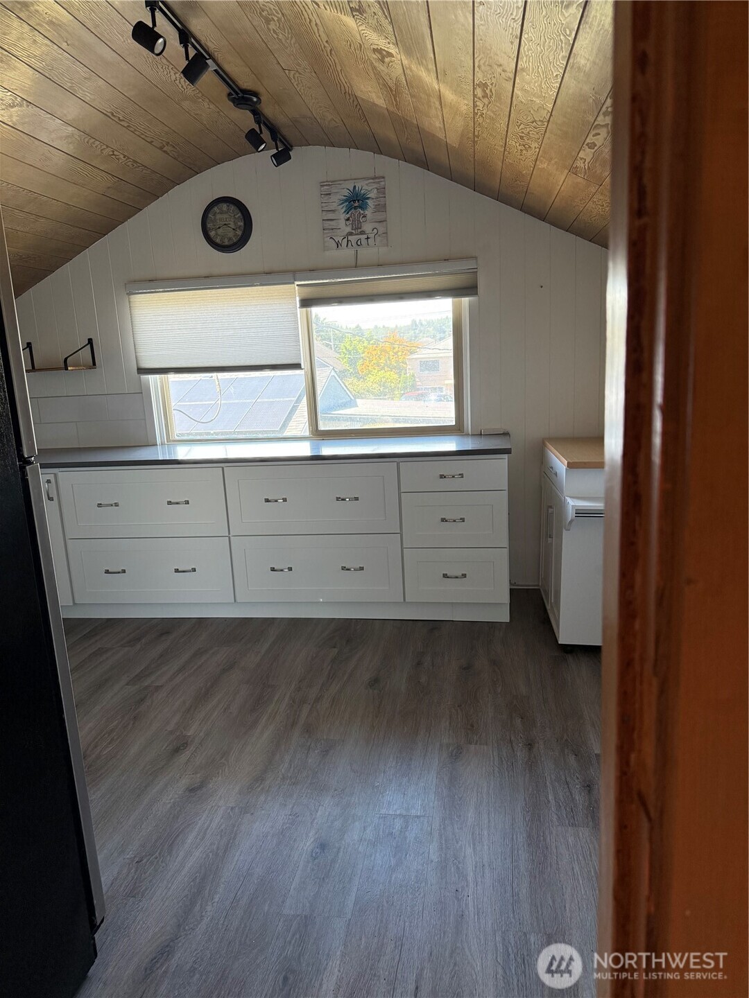 711 N Property Photo 6