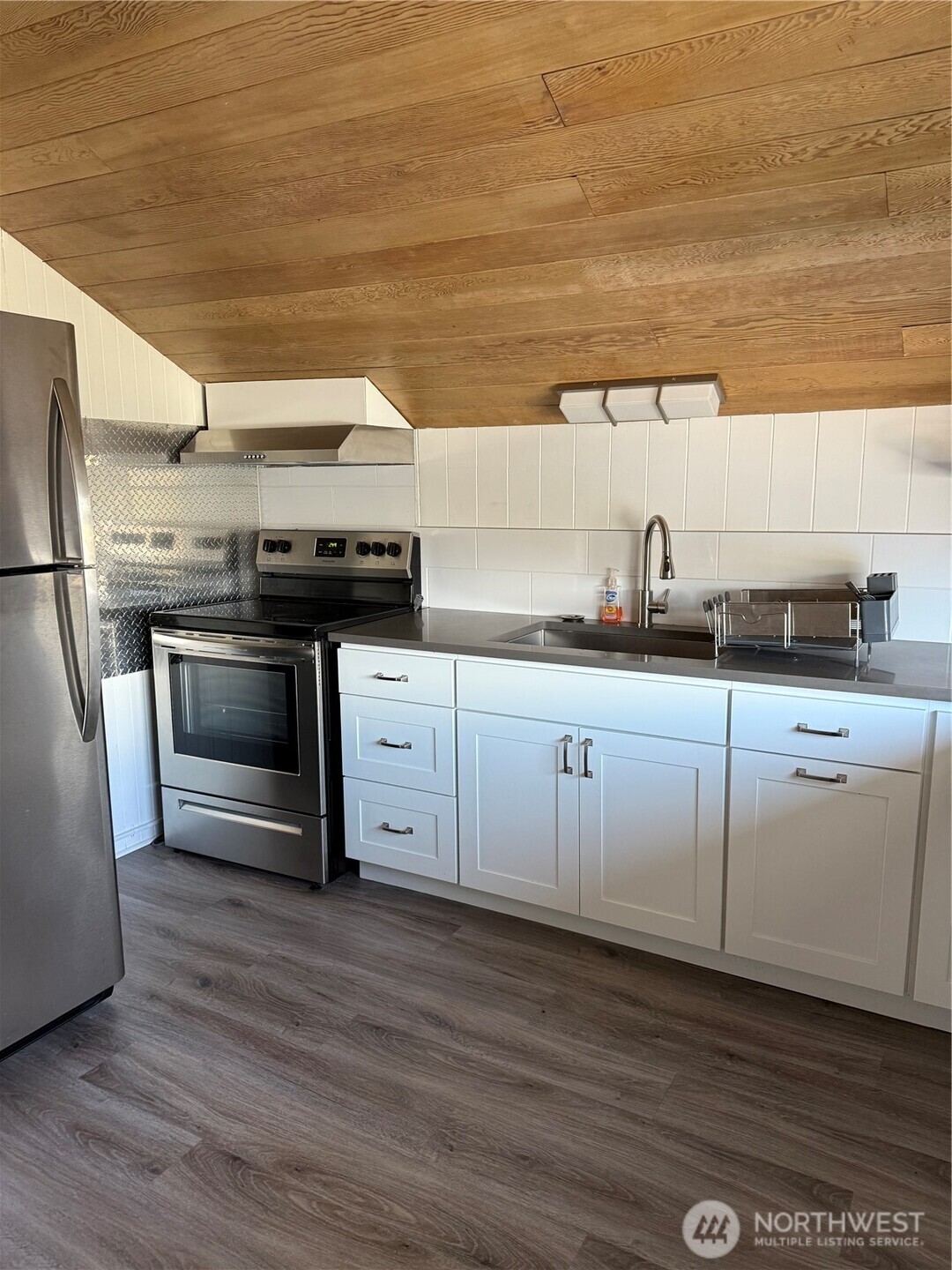 711 N Property Photo 7