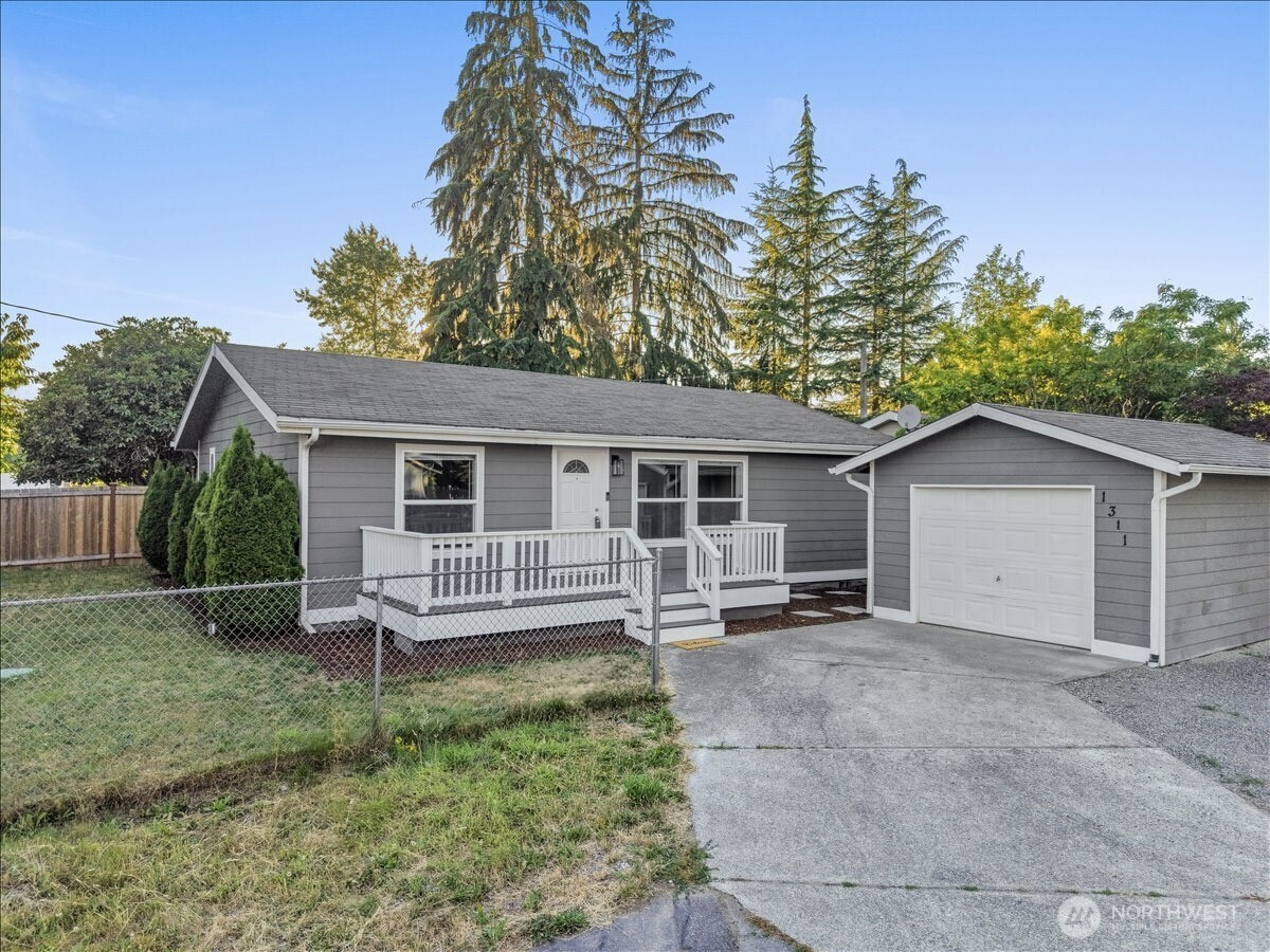 1311 104th St E Property Photo 1