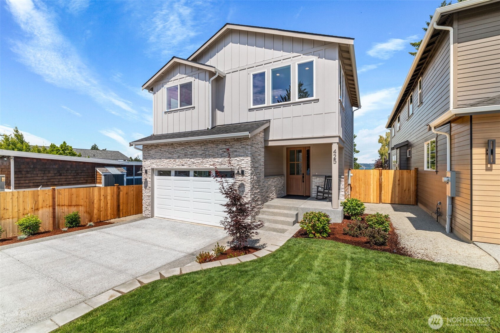 425 Ton-a-wan-da Avenue Property Photo 2