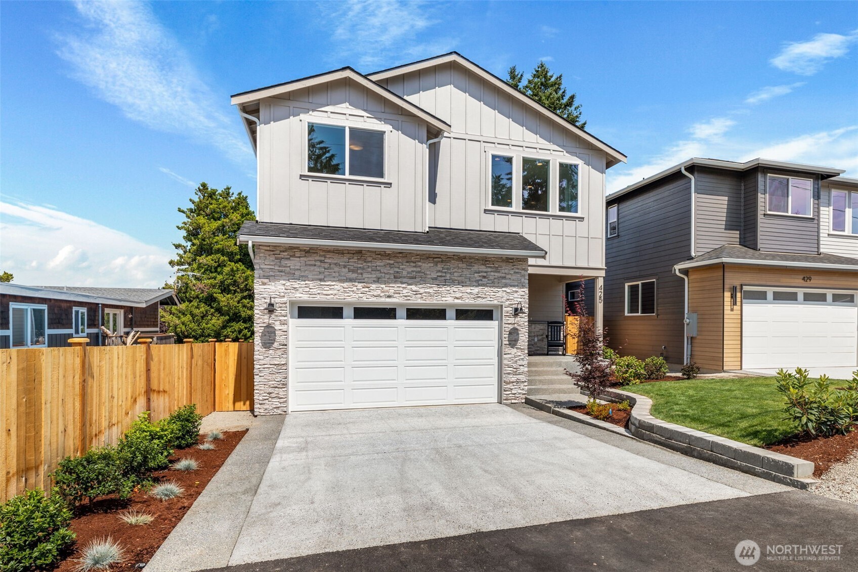 425 Ton-a-wan-da Avenue Property Photo 3
