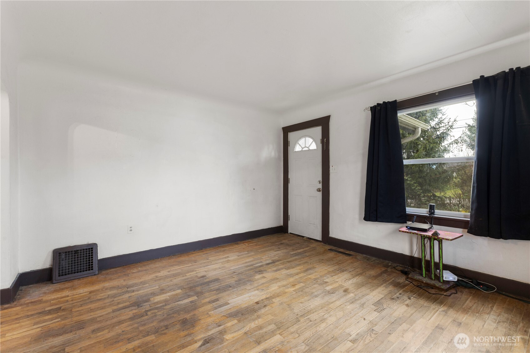 7801 S K Street Property Photo 4