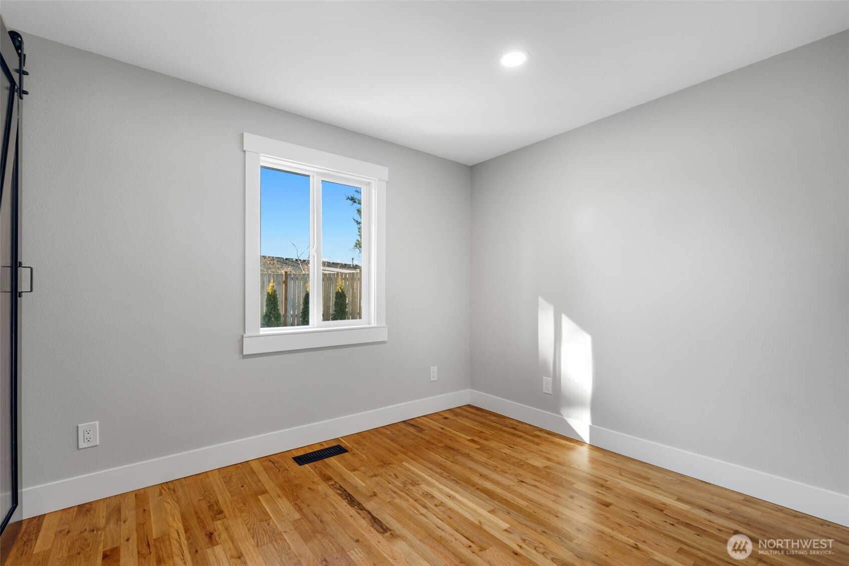 655 Union Ave Property Photo 13