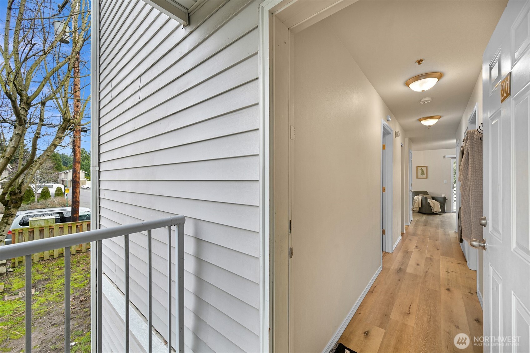 2709 W Maplewood Avenue 201 Property Photo 2