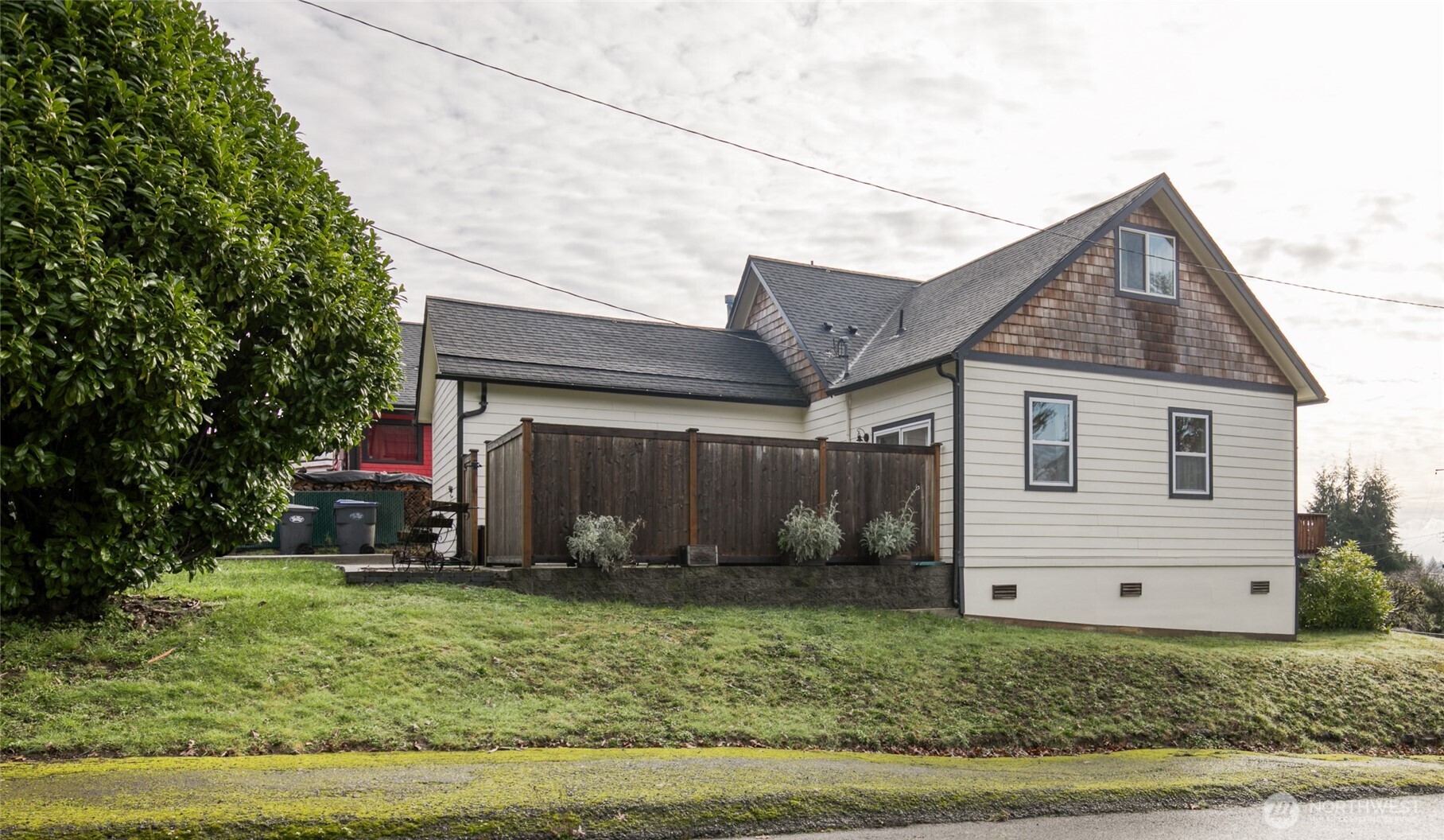 402 Burleigh Property Photo 4