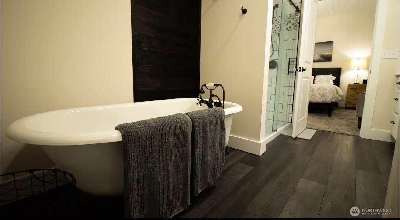 402 Burleigh Property Photo 17