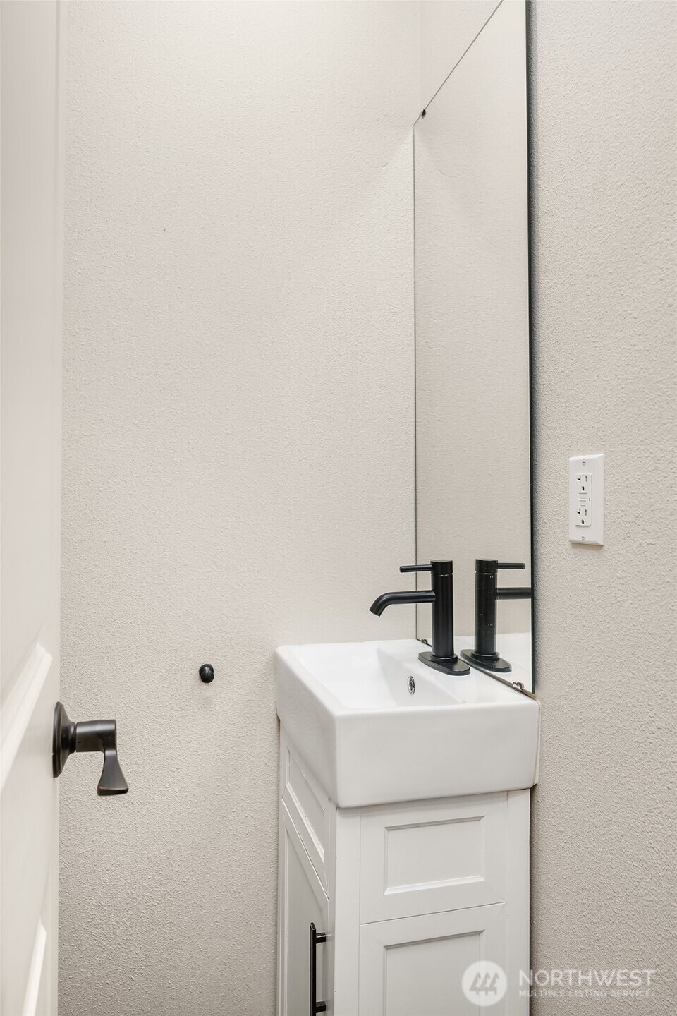 114 W Florentia Street B Property Photo 9
