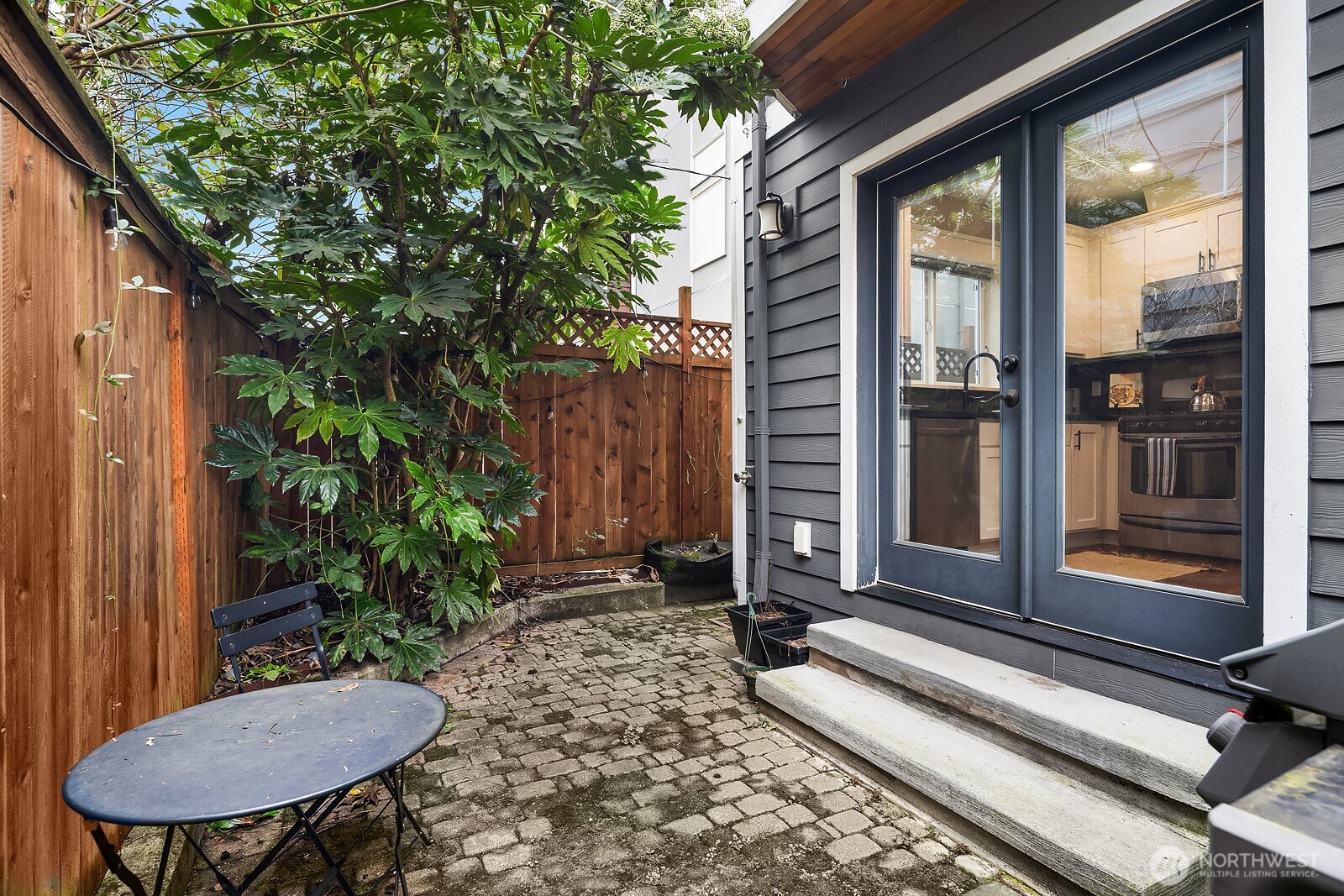 114 W Florentia Street B Property Photo 18