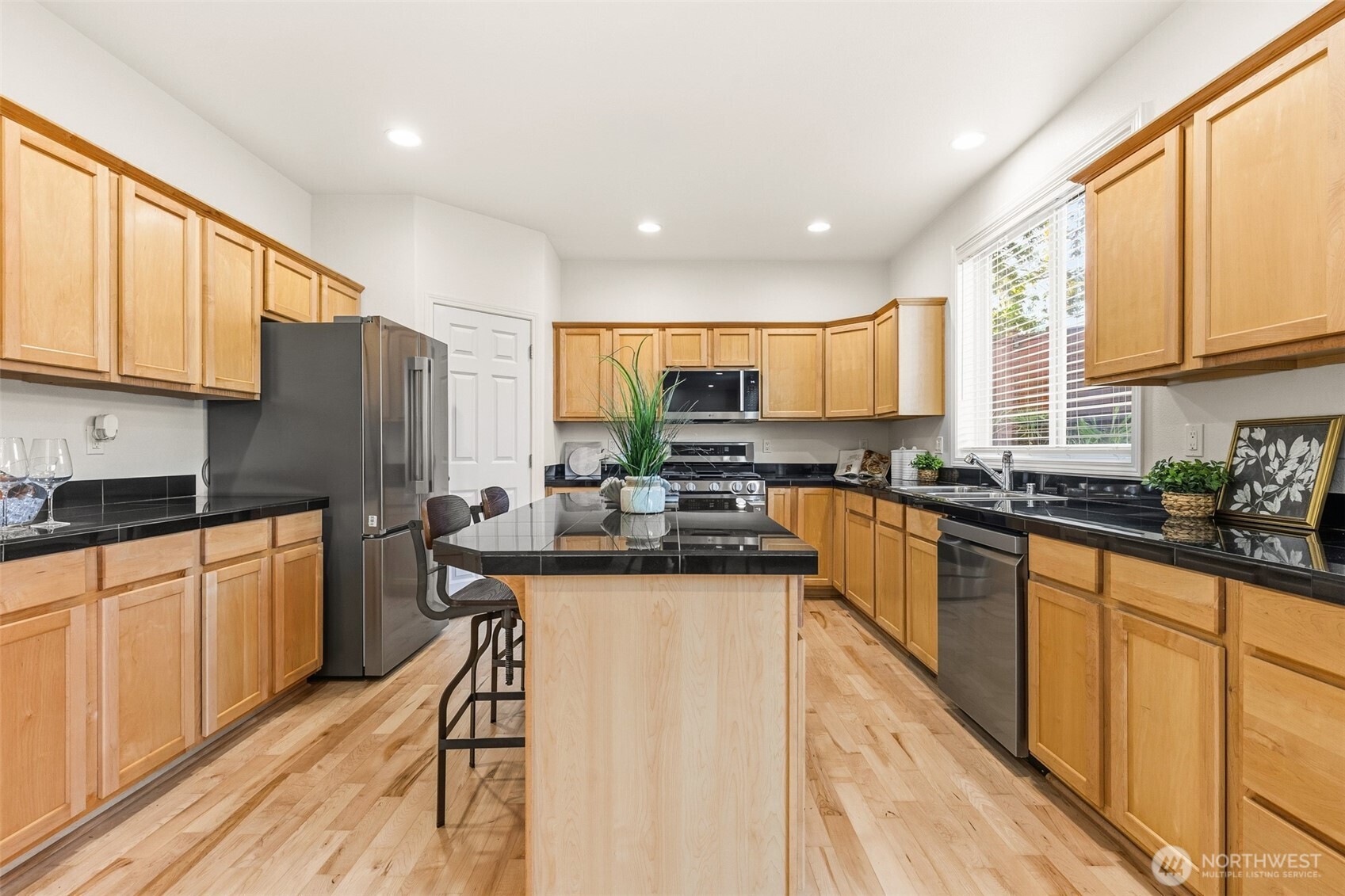 2017 Ne 24th Place Property Photo 9