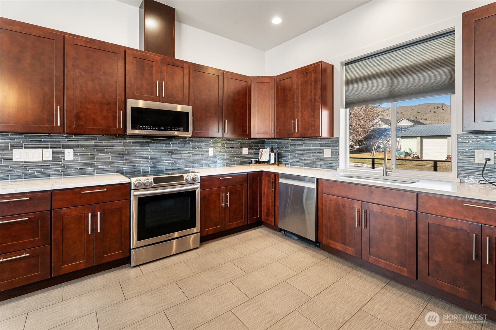 1038 Crest Loop Property Photo 14