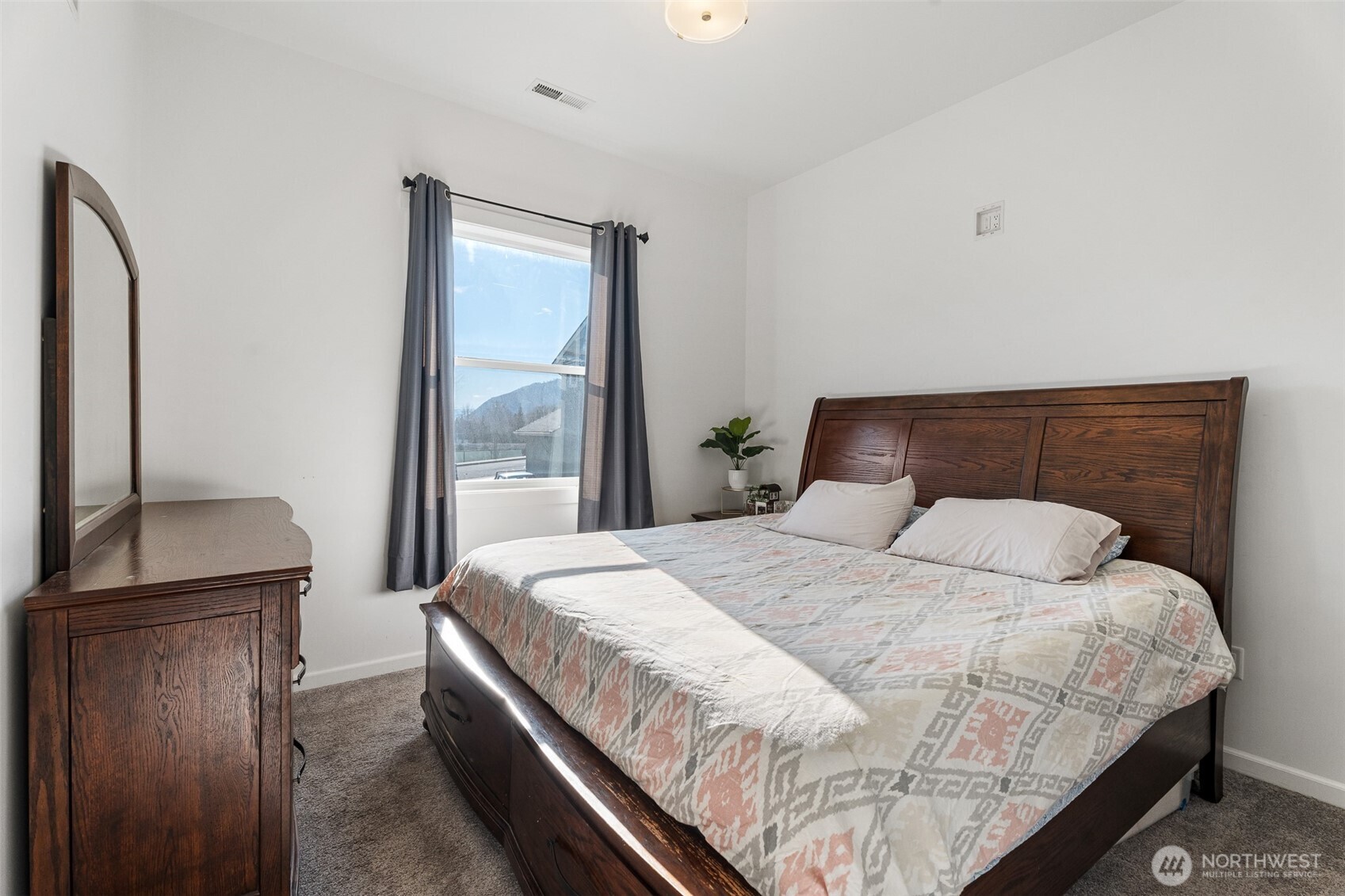 1038 Crest Loop Property Photo 18