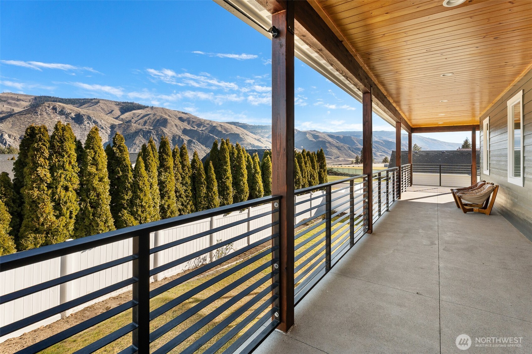 1038 Crest Loop Property Photo 35
