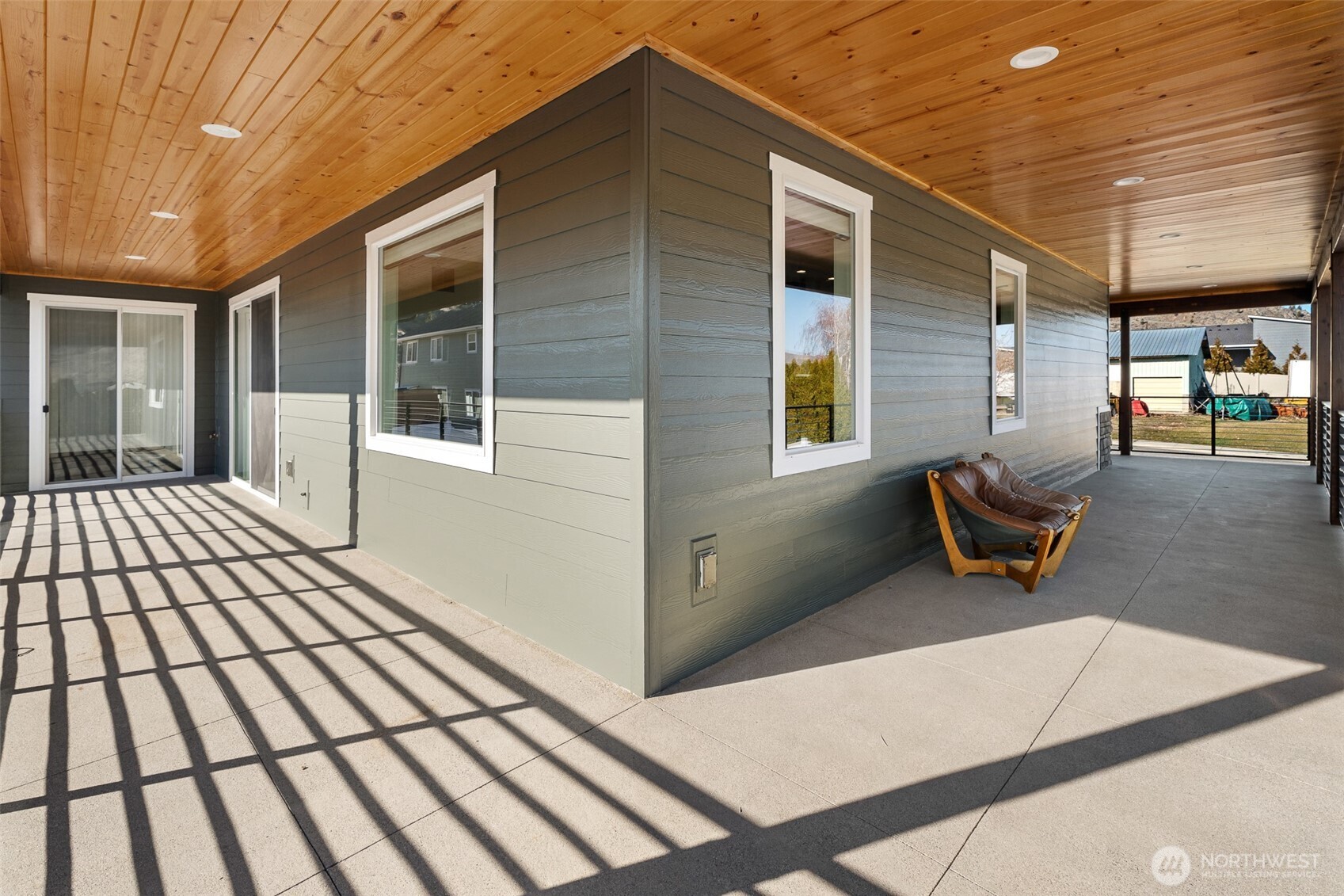 1038 Crest Loop Property Photo 36