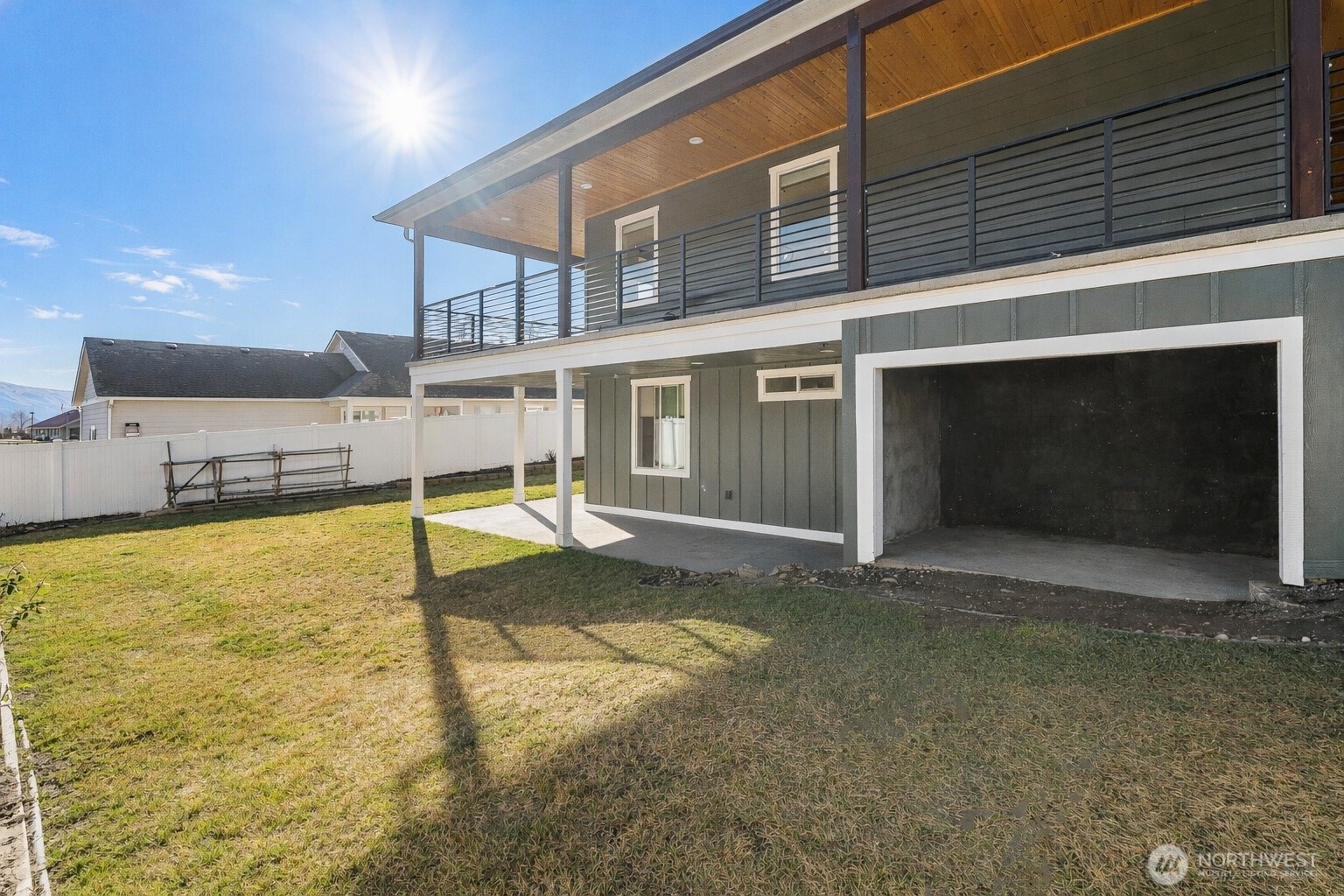 1038 Crest Loop Property Photo 37