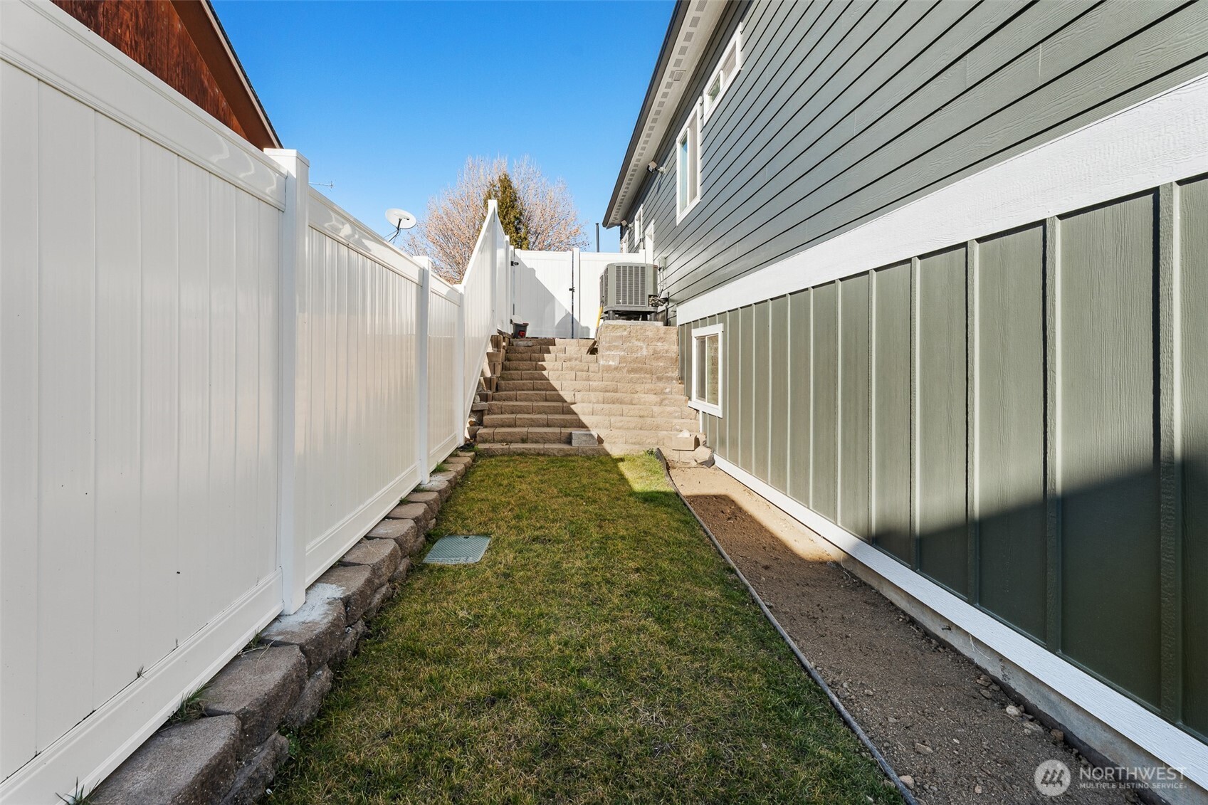 1038 Crest Loop Property Photo 38