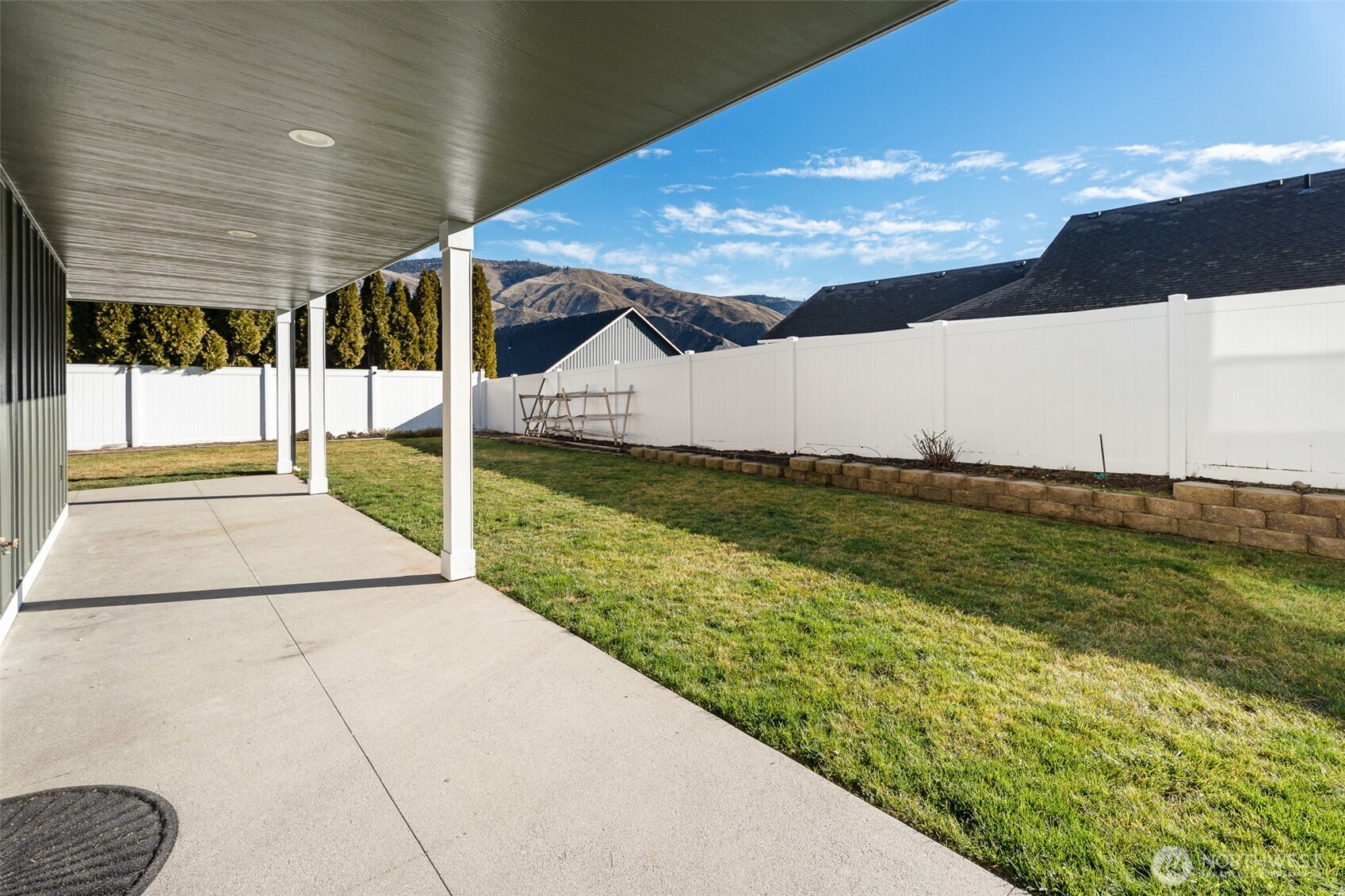 1038 Crest Loop Property Photo 39