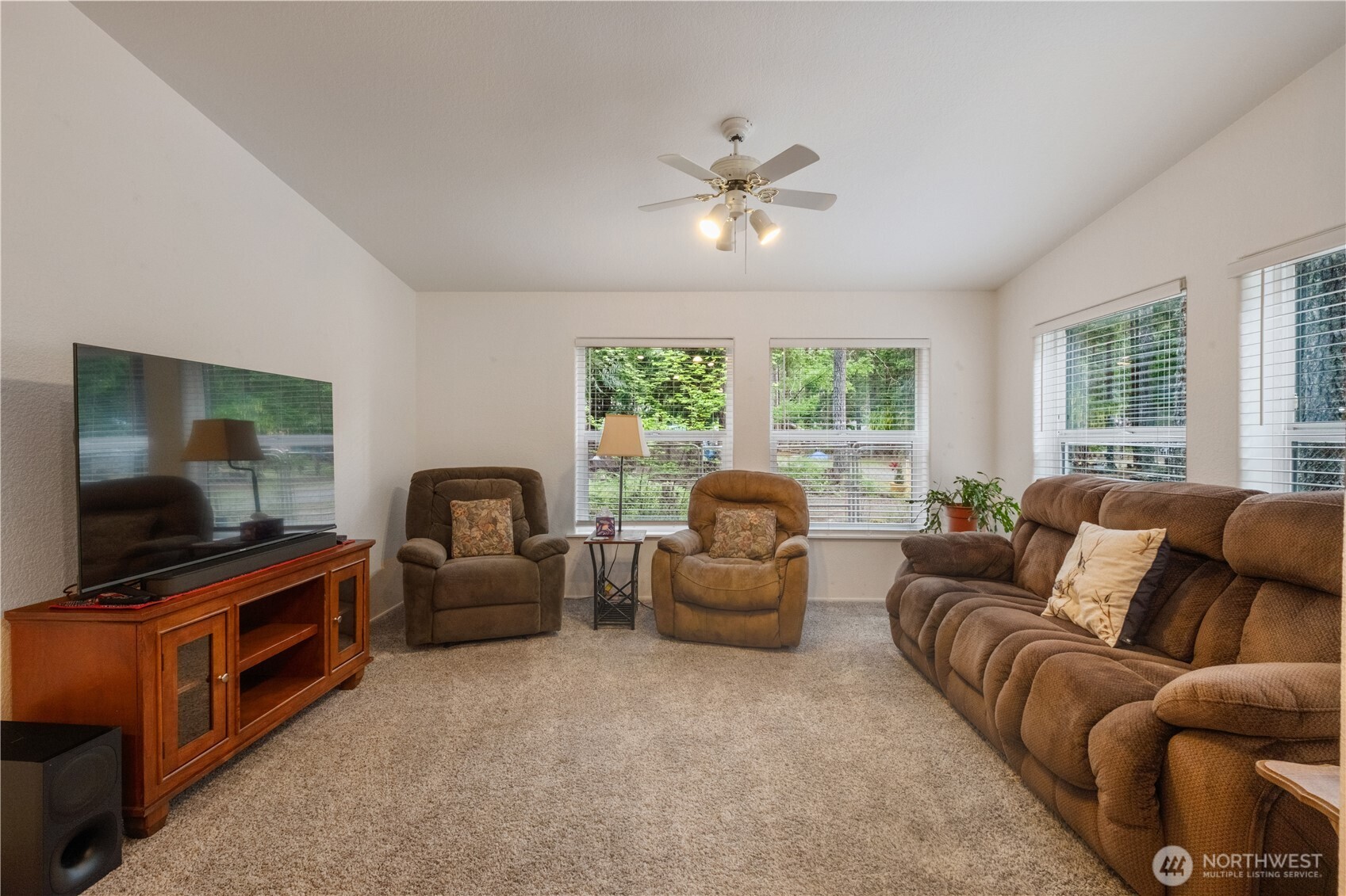 200 N Hamma Hamma Drive Property Photo 4