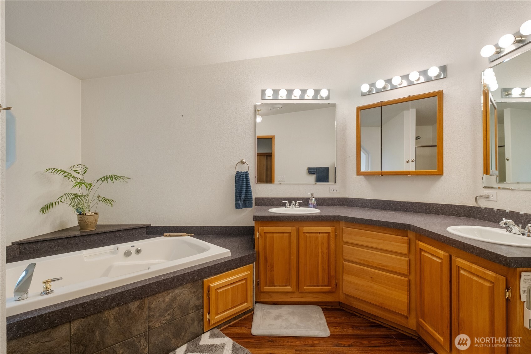 200 N Hamma Hamma Drive Property Photo 17