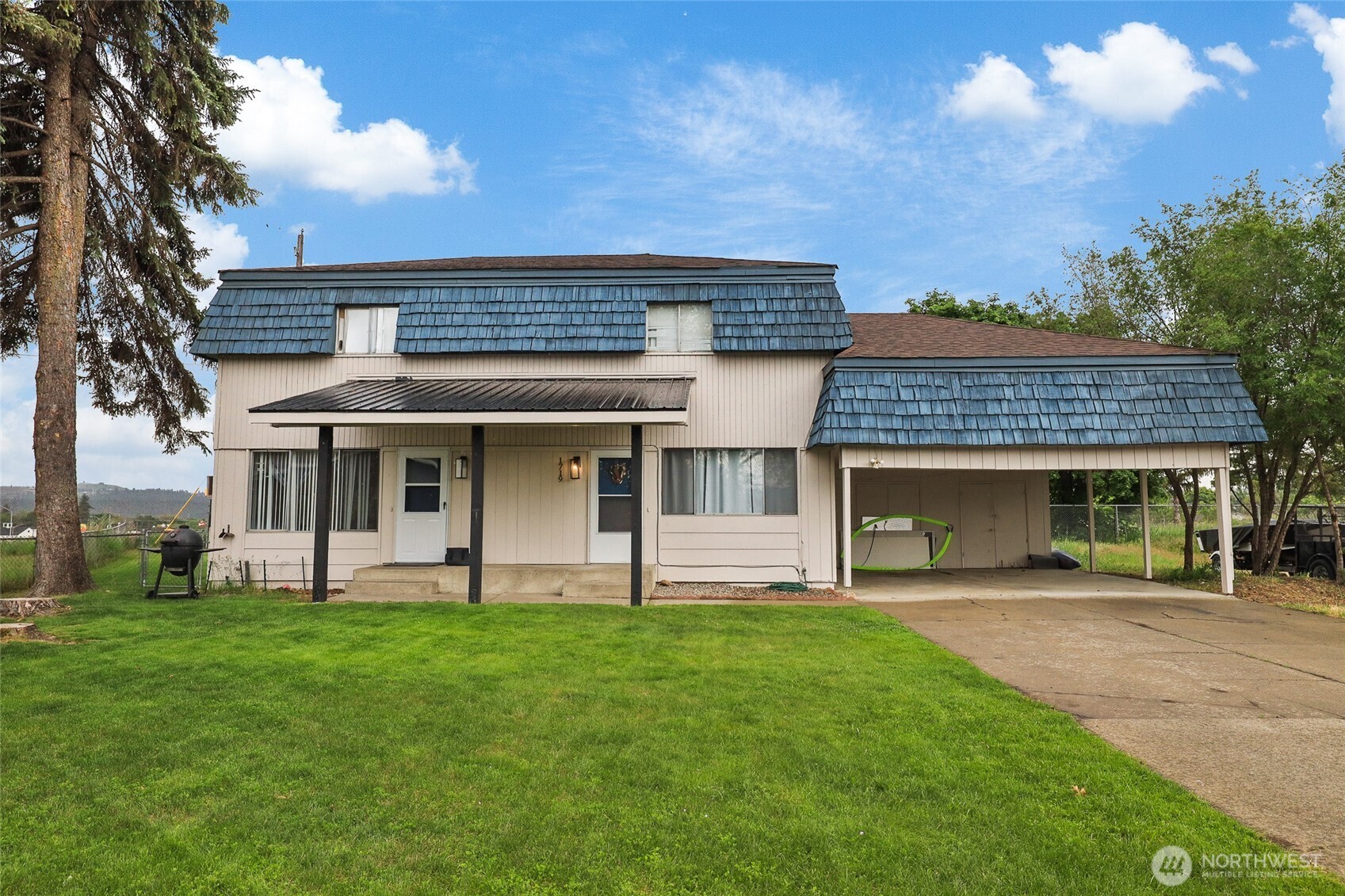 1719 N Willow Road Property Photo 1