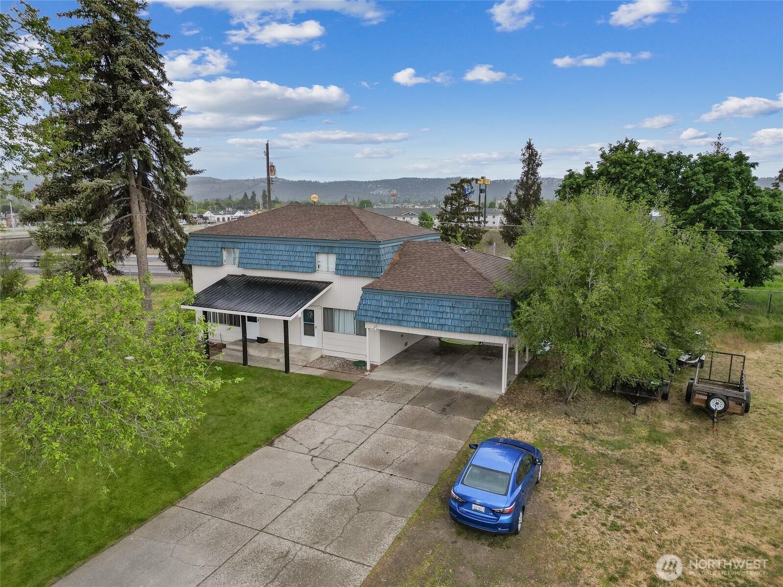 1719 N Willow Road Property Photo 3