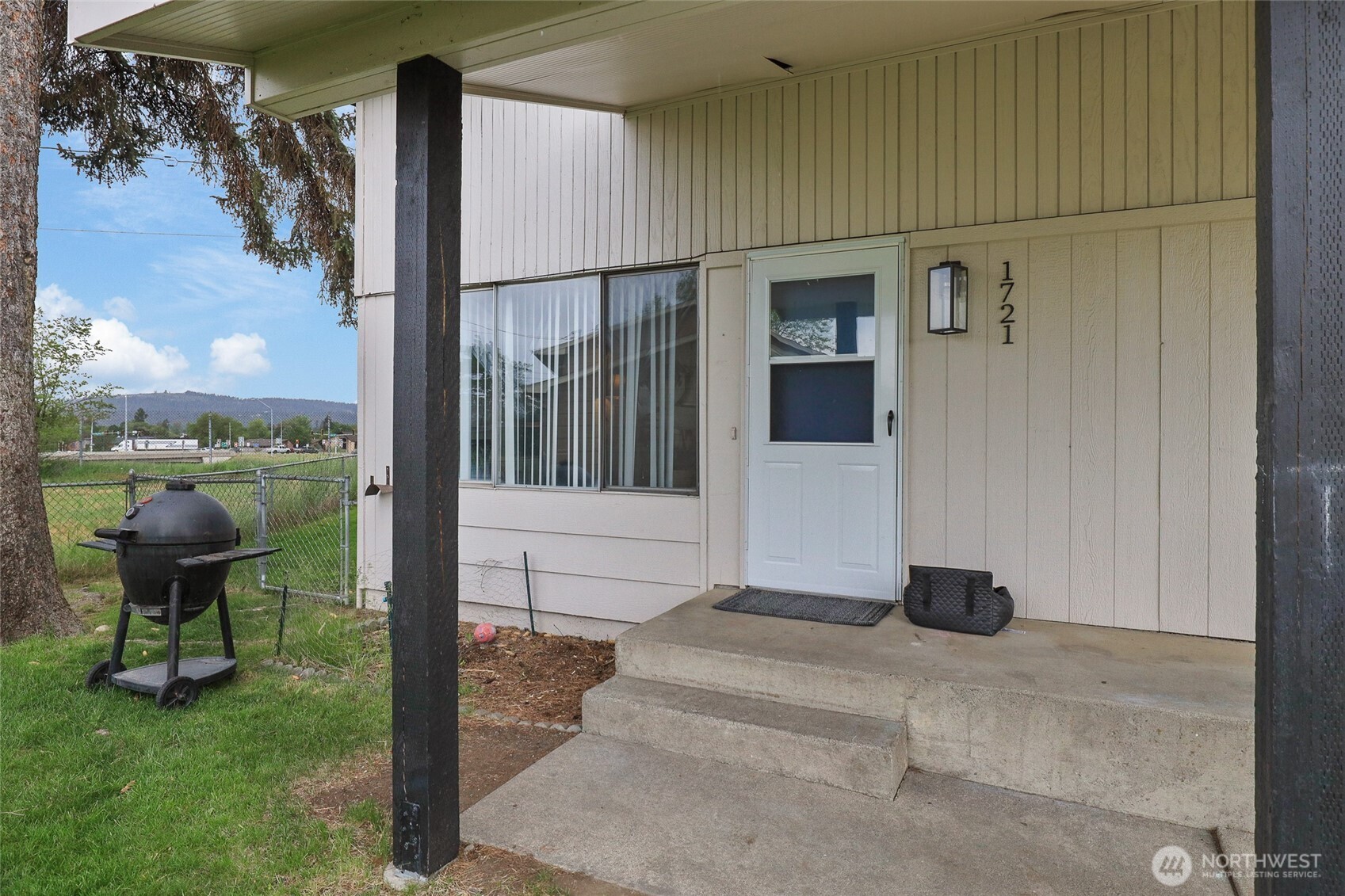 1719 N Willow Road Property Photo 4