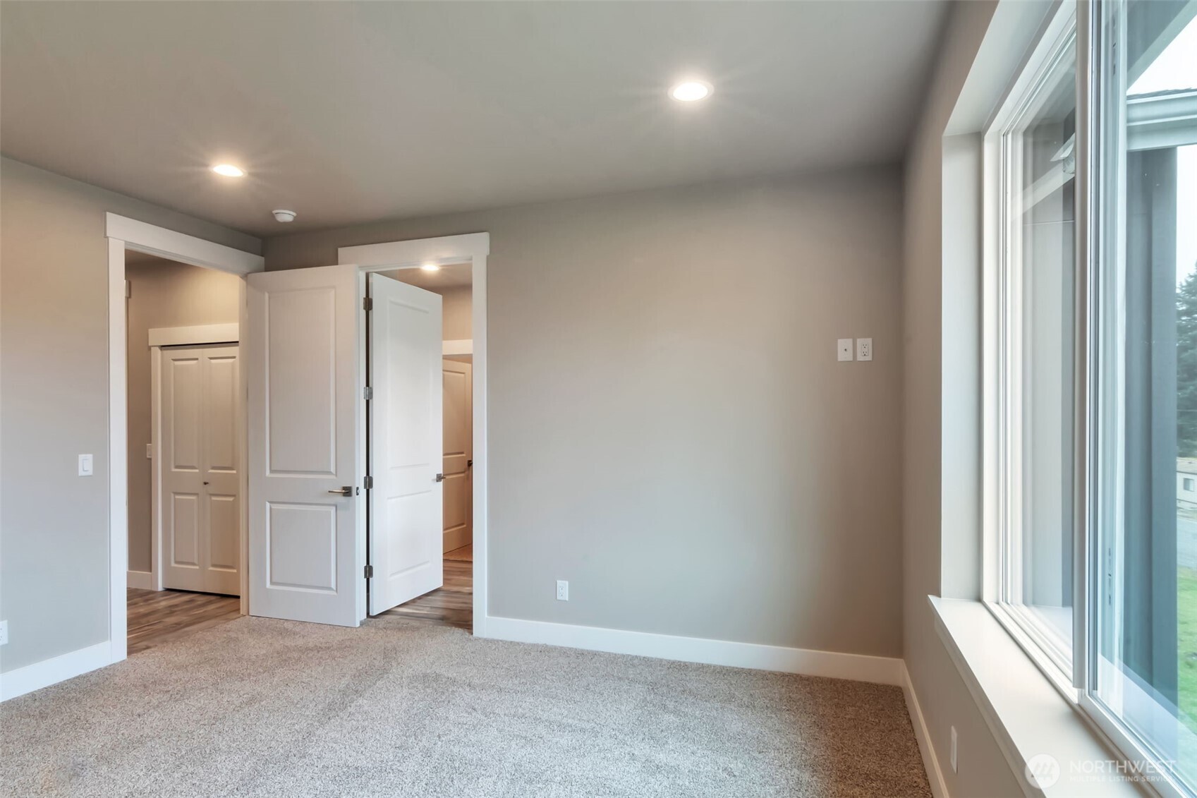 4940 Johnson Street Property Photo 12