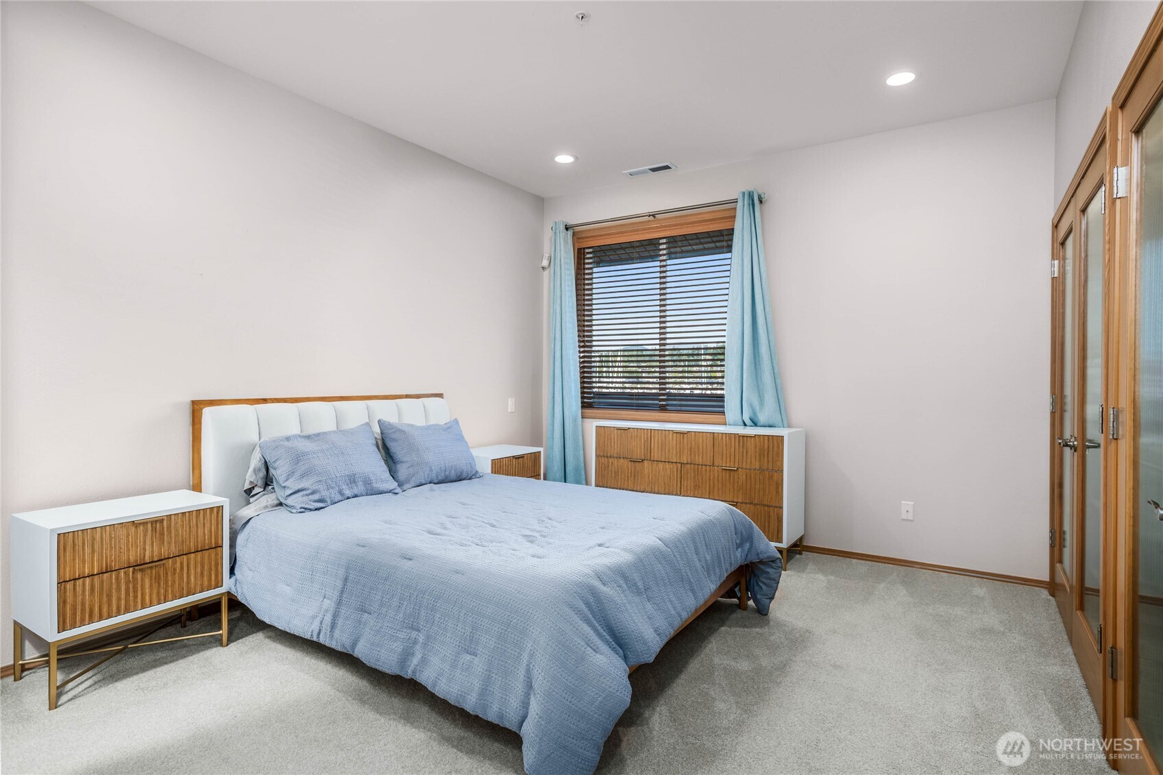 2401 Skyline Way 203e Property Photo 13
