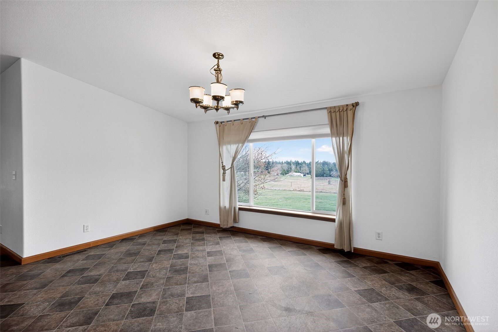 402 Parrish Road Property Photo 6
