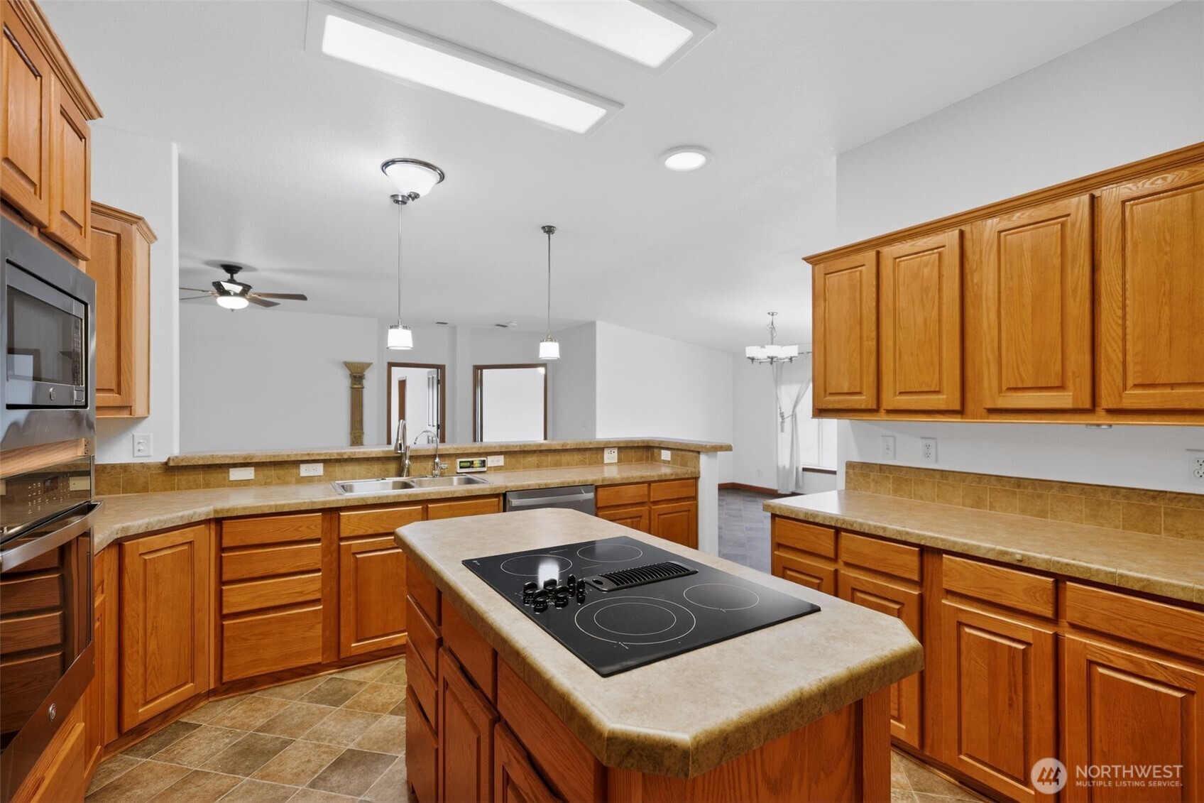 402 Parrish Road Property Photo 10