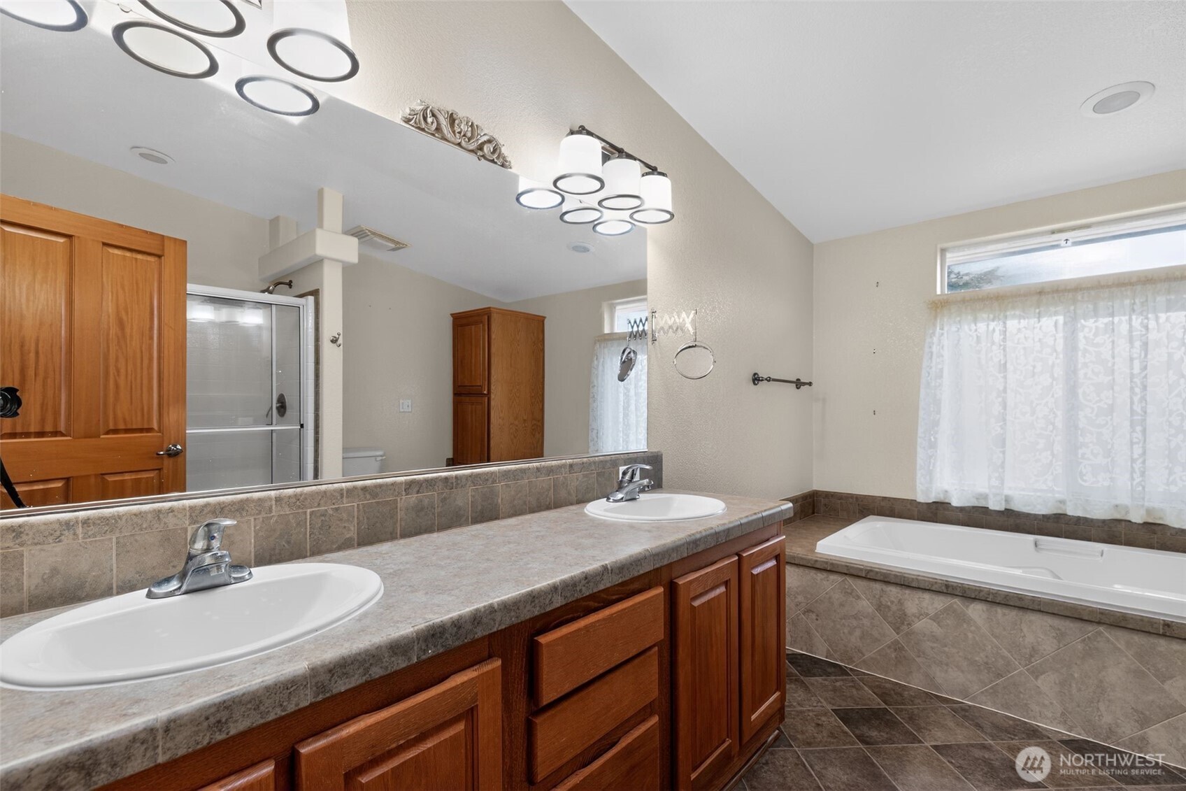 402 Parrish Road Property Photo 16