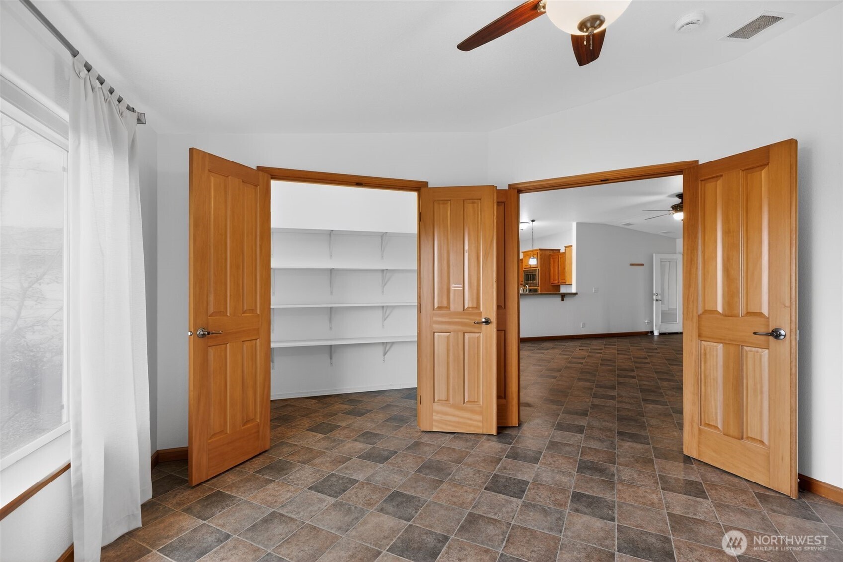 402 Parrish Road Property Photo 19