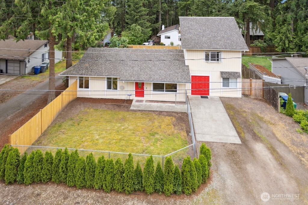 1115 207th Place Property Photo 4