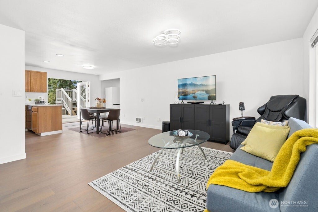 1115 207th Place Property Photo 11