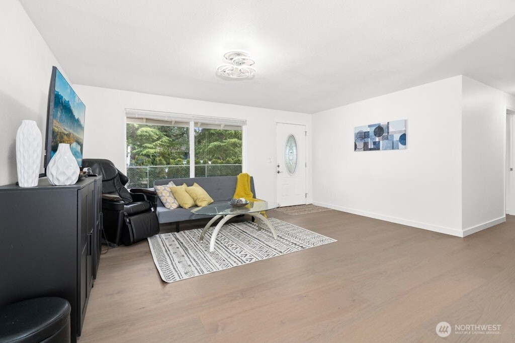 1115 207th Place Property Photo 13