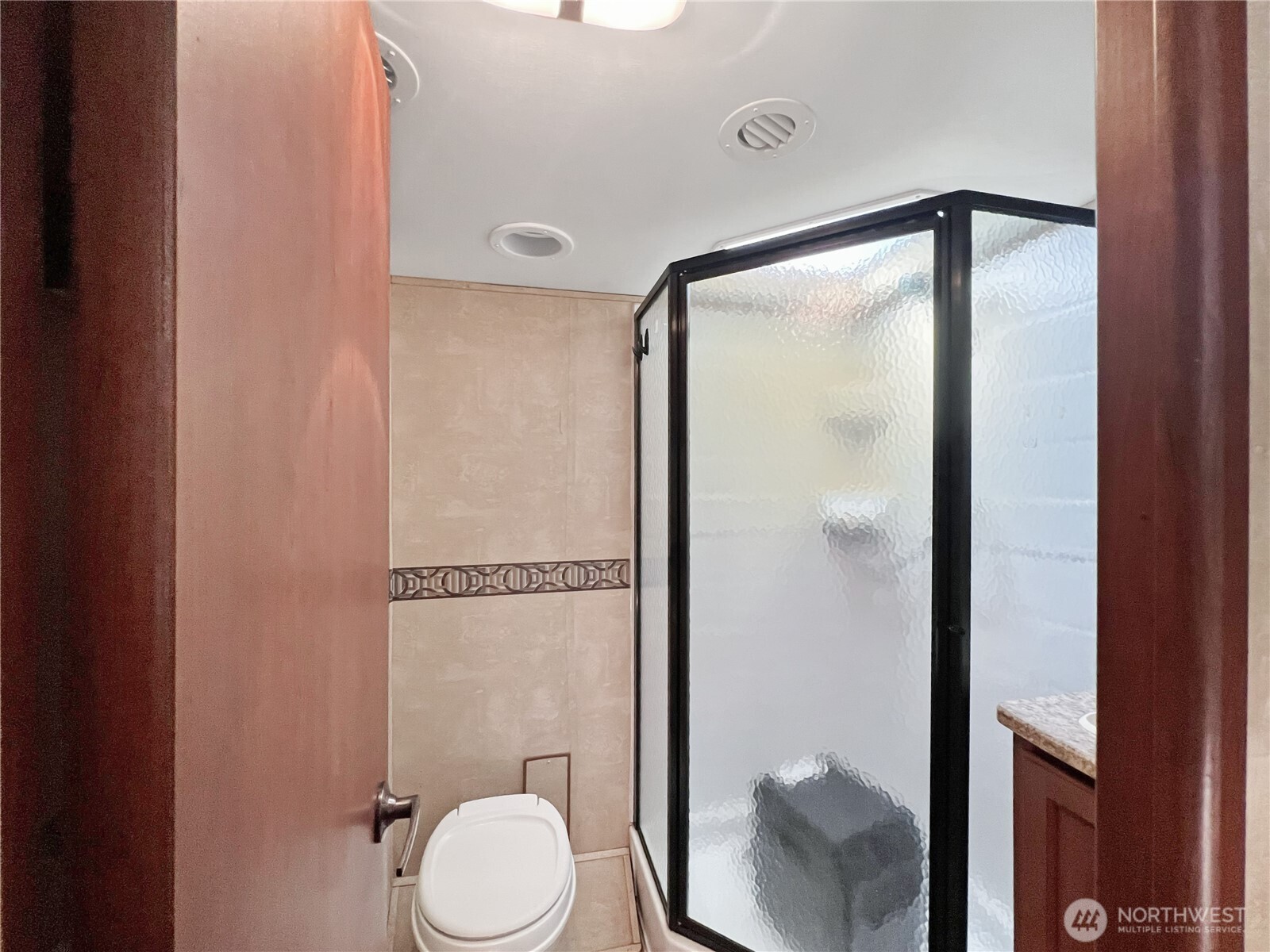 28010 Vernon Avenue Property Photo 7