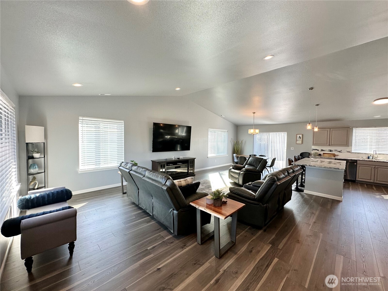 401 Seashore Street Property Photo 6