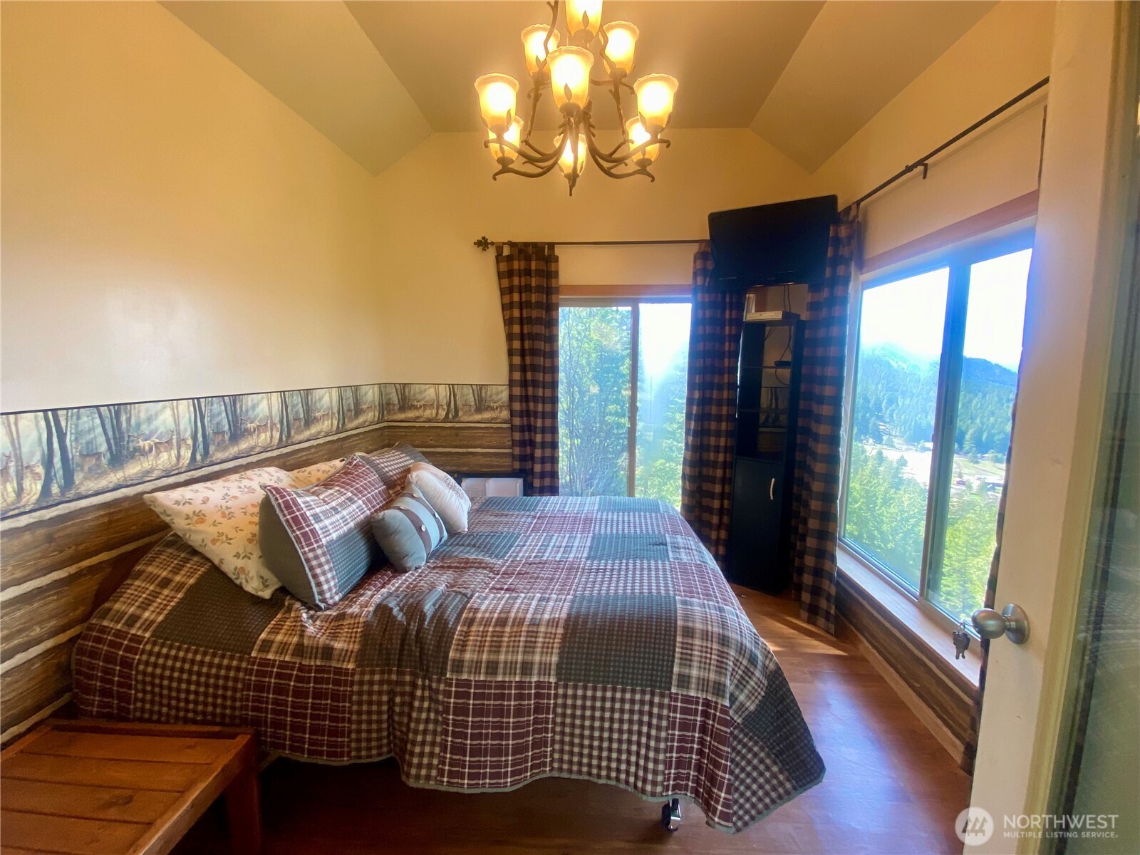 393 Tom & Nita Road Property Photo 13