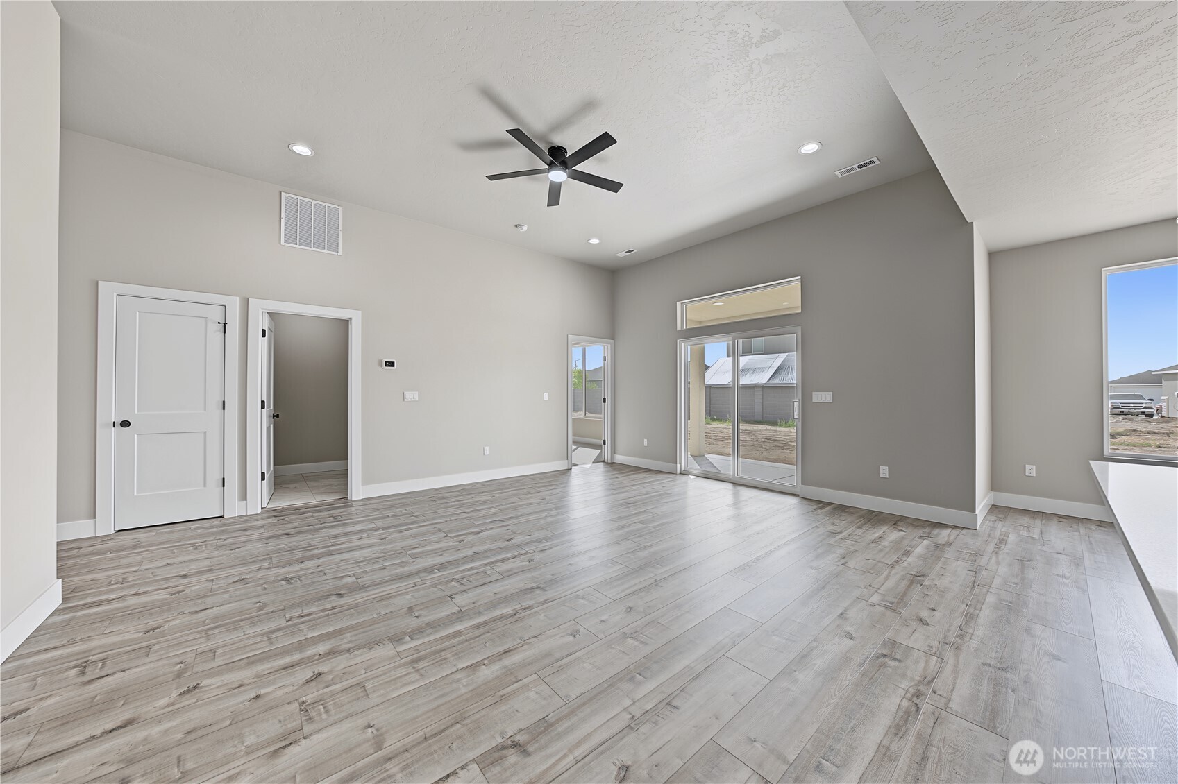 1134 E Mt Hood Street Property Photo 15