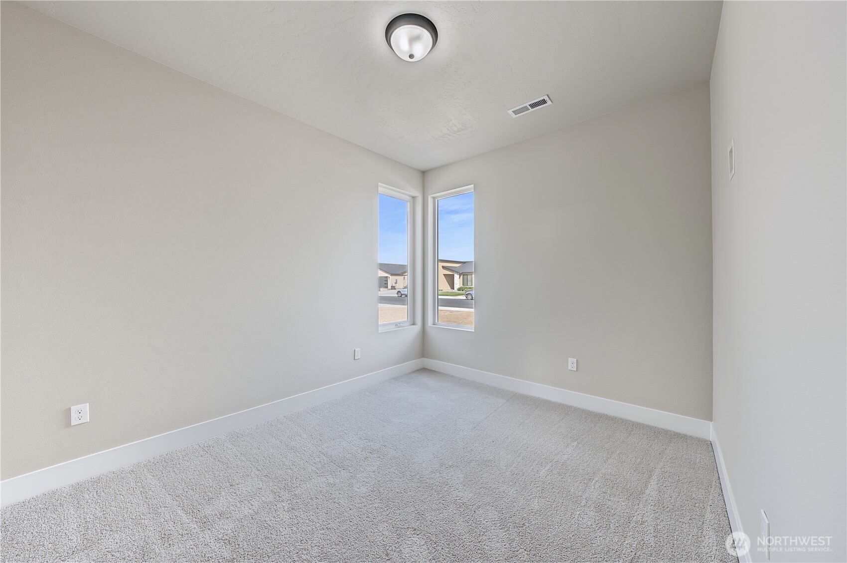 1134 E Mt Hood Street Property Photo 18