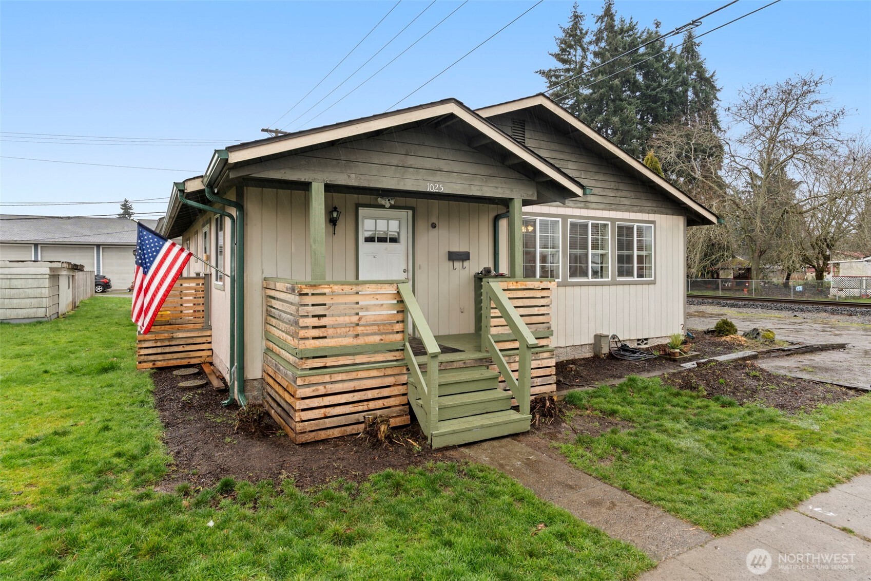 1025 E St Property Photo 1