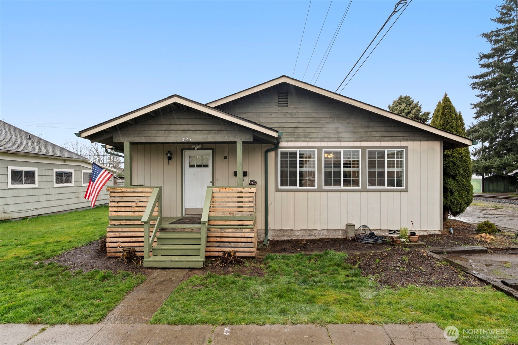 1025 E St Property Photo 2