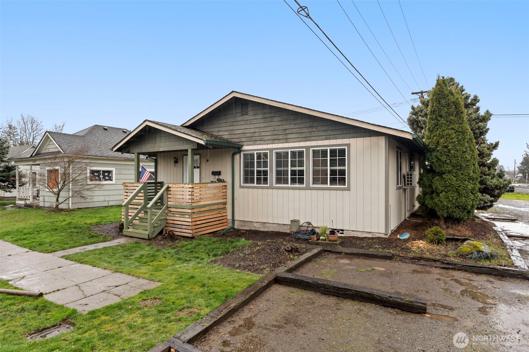 1025 E St Property Photo 3