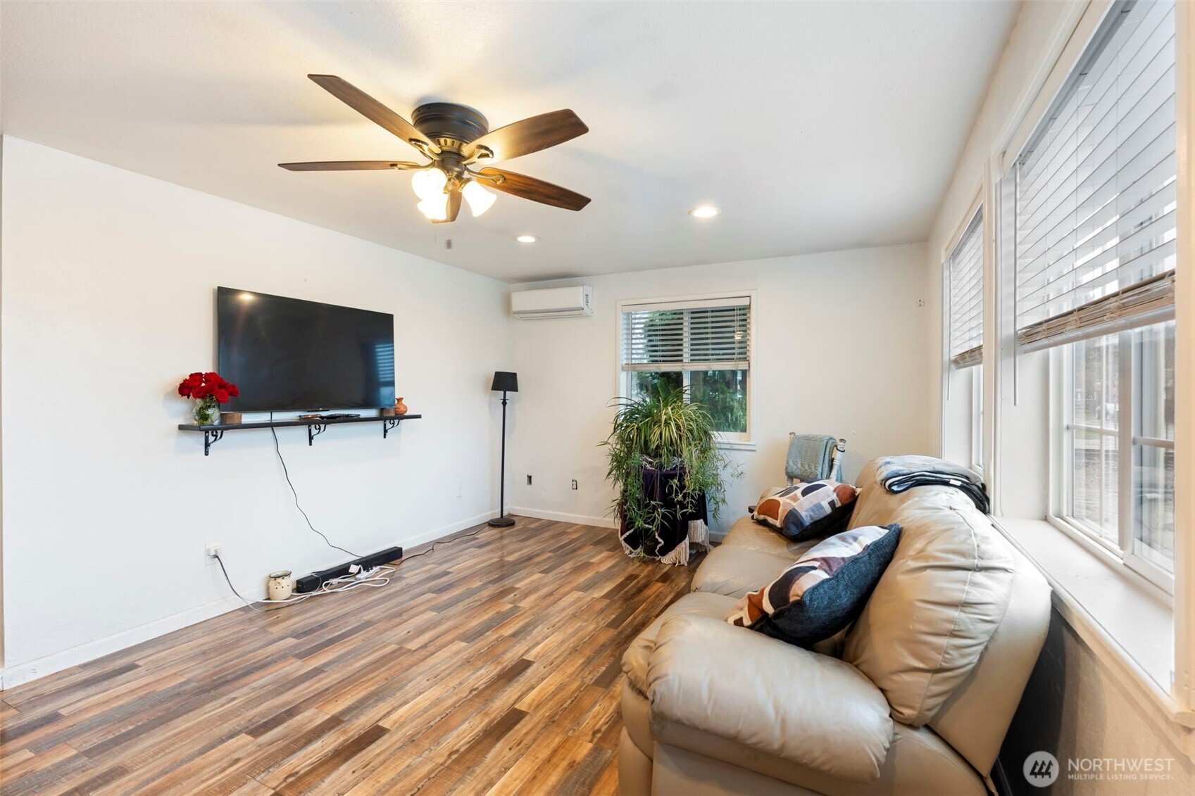 1025 E St Property Photo 6