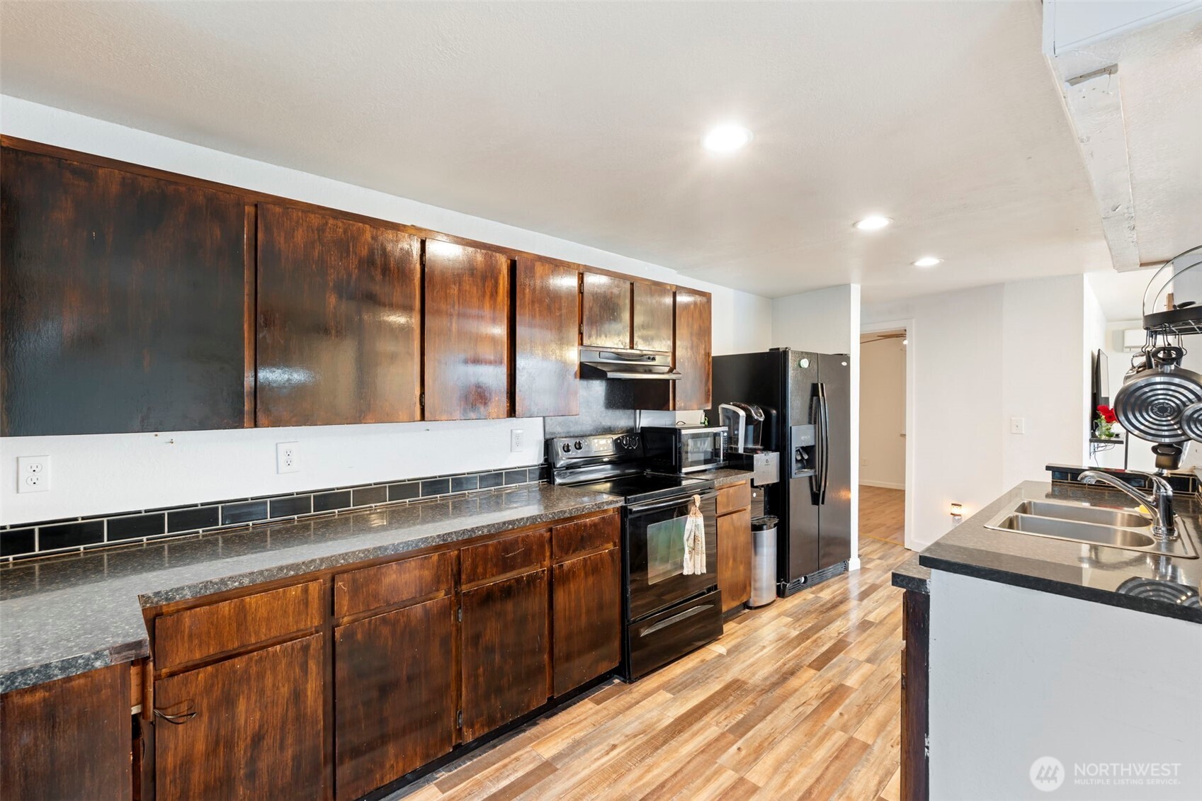 1025 E St Property Photo 11