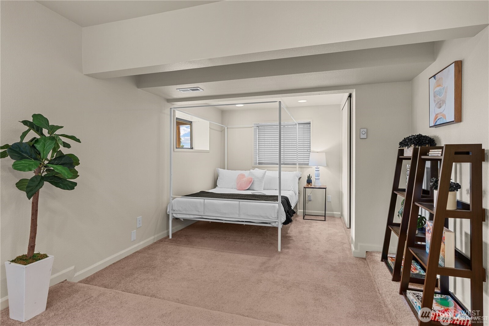 8526 E Mercer Way Property Photo 31