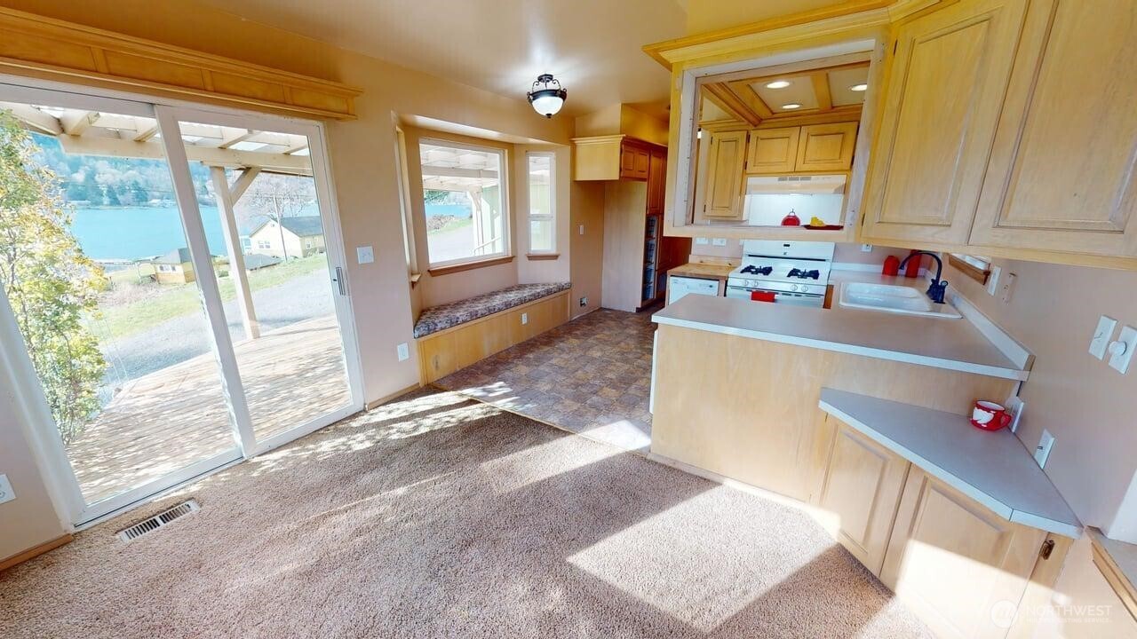 22989 Lake Mcmurray Lane 18 Property Photo 16
